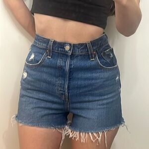 Levi’s Ribcage Shorts